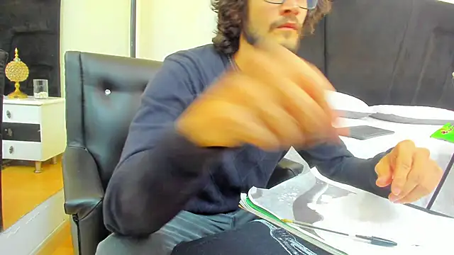 Snapshot of Loggan_donnelly chatting on March 6, 2025, 8:59 pm Loggan donnelly online show from March 6, 2025, 8:59 pm