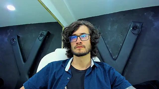 Snapshot of Loggan_donnelly chatting on March 19, 2025, 8:22 pm Loggan donnelly online show from March 19, 2025, 8:22 pm