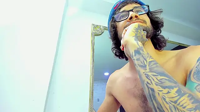 Snapshot of Loggan_donnelly chatting on March 19, 2025, 11:25 pm Loggan donnelly online show from March 19, 2025, 11:25 pm