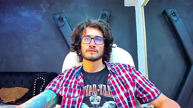 Snapshot of Loggan_donnelly chatting on March 22, 2025, 8:26 pm Loggan donnelly online show from March 22, 2025, 8:26 pm