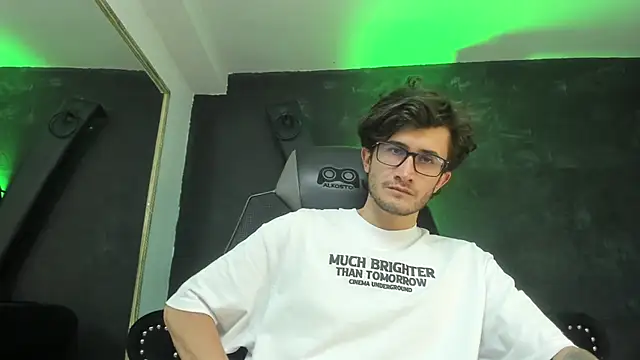 Snapshot of Loggan_donnelly chatting on September 12, 2025, 8:53 pm Loggan donnelly online show from September 12, 2025, 8:53 pm