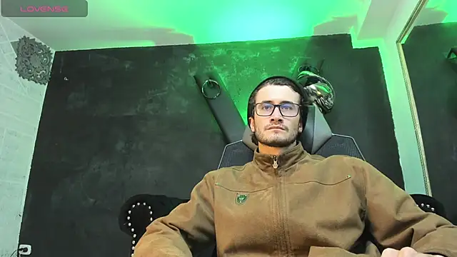 Snapshot of Loggan_donnelly chatting on September 16, 2025, 8:43 pm Loggan donnelly online show from September 16, 2025, 8:43 pm