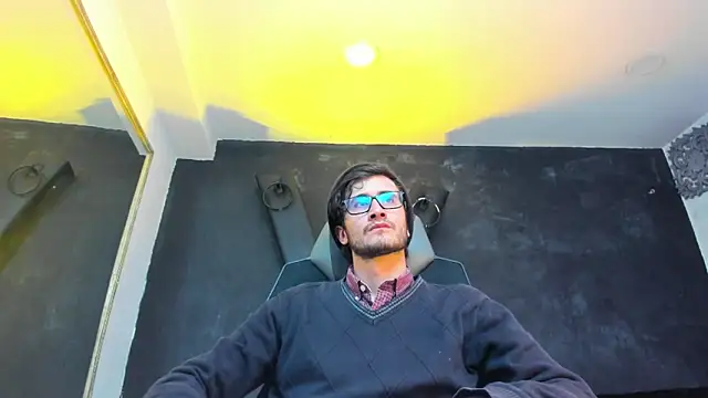 Snapshot of Loggan_donnelly chatting on September 19, 2025, 8:09 pm Loggan donnelly online show from September 19, 2025, 8:09 pm