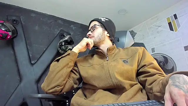 Snapshot of Loggan_donnelly chatting on September 20, 2025, 8:21 pm Loggan donnelly online show from September 20, 2025, 8:21 pm