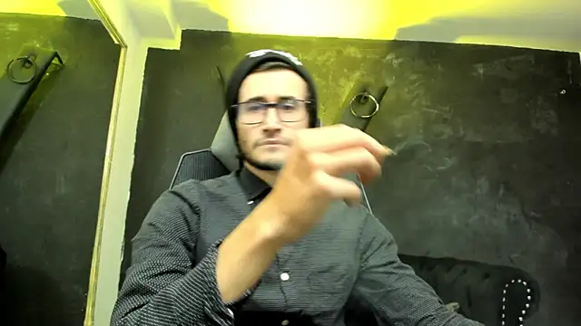 Snapshot of Loggan_donnelly chatting on September 24, 2025, 8:23 pm Loggan donnelly online show from September 24, 2025, 8:23 pm