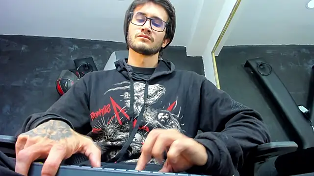 Snapshot of Loggan_donnelly chatting on September 28, 2025, 8:25 pm Loggan donnelly online show from September 28, 2025, 8:25 pm