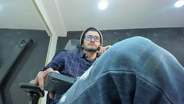 Snapshot of Loggan_donnelly chatting on October 4, 2025, 8:40 pm Loggan donnelly online show from October 4, 2025, 8:40 pm