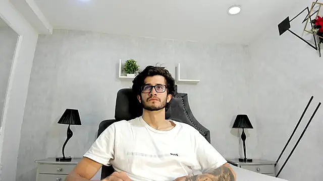 Snapshot of Loggan_donnelly chatting on October 5, 2025, 5:44 pm Loggan donnelly online show from October 5, 2025, 5:44 pm