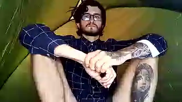 Snapshot of Loggan_donnelly chatting on November 1, 2025, 1:07 am Loggan donnelly online show from November 1, 2025, 1:07 am