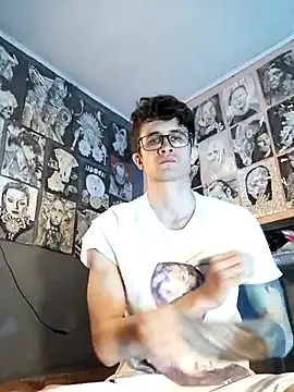 Snapshot of Loggan_donnelly chatting on December 17, 2025, 10:49 pm Loggan donnelly online show from December 17, 2025, 10:49 pm