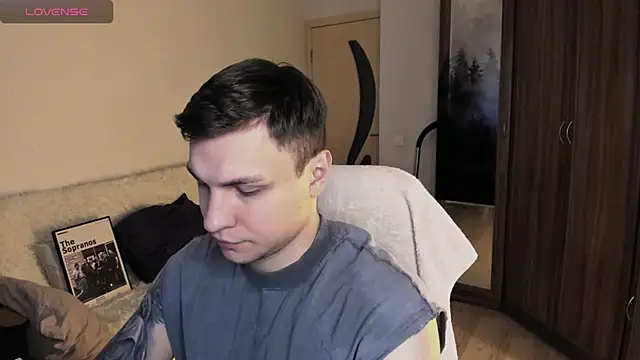 handsome guy01 online show from October 5, 2025, 3:43 pm