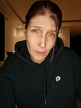 Snapshot of Lenchen_ chatting on December 21, 2024, 9:25 pm Lenchen online show from December 21, 2024, 9:25 pm