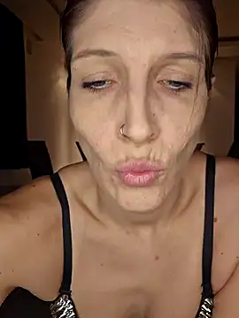 Snapshot of Lenchen_ chatting on January 6, 2025, 8:39 pm Lenchen online show from January 6, 2025, 8:39 pm