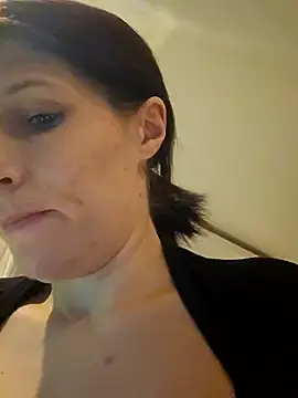 Snapshot of Lenchen_ chatting on January 19, 2025, 8:09 pm Lenchen online show from January 19, 2025, 8:09 pm