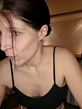 Snapshot of Lenchen_ chatting on February 13, 2025, 8:45 pm Lenchen online show from February 13, 2025, 8:45 pm