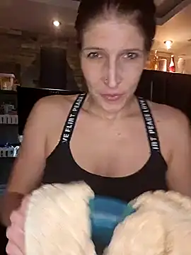 Snapshot of Lenchen_ chatting on February 22, 2025, 7:58 pm Lenchen online show from February 22, 2025, 7:58 pm