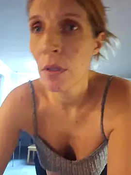 Snapshot of Lenchen_ chatting on November 12, 2025, 8:41 pm Lenchen online show from November 12, 2025, 8:41 pm