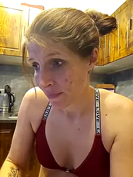 Lenchen  online show from March 10, 2026, 8:36 pm