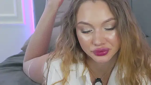 ViolaFlirt online show from February 6, 2025, 10:37 am