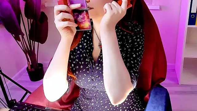 CarolGiggly online show from December 17, 2025, 8:20 am