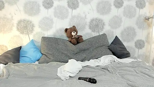 EngelFugler online show from January 13, 2025, 2:42 pm