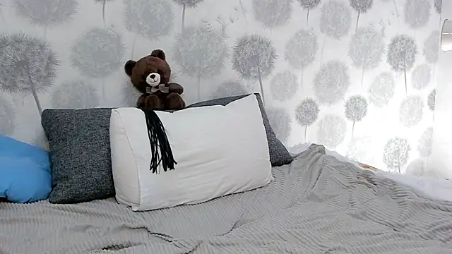 EngelFugler online show from January 18, 2025, 6:43 pm