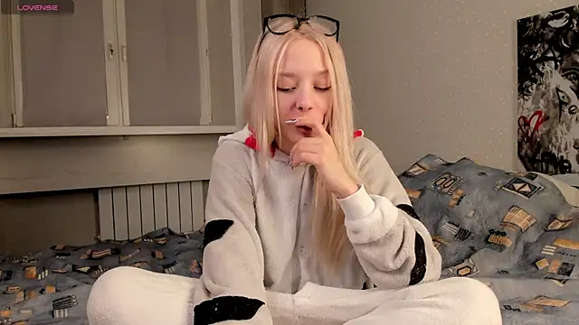 EngelFugler online show from February 13, 2025, 1:48 pm