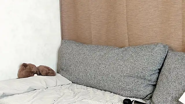 EngelFugler online show from March 9, 2025, 3:16 pm