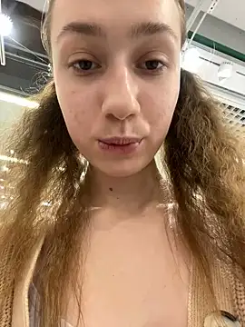 Lia  Love online show from December 9, 2024, 1:13 pm