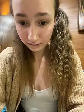 Lia  Love online show from December 9, 2024, 4:15 pm