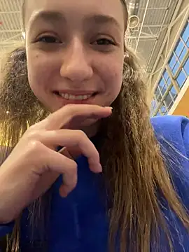 Lia  Love online show from December 13, 2024, 1:12 pm