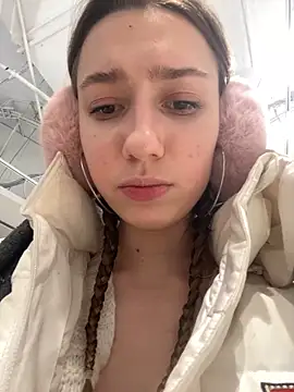 Lia  Love online show from December 24, 2024, 4:51 pm