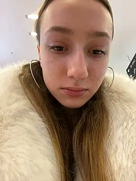 Lia  Love online show from January 13, 2025, 1:06 pm