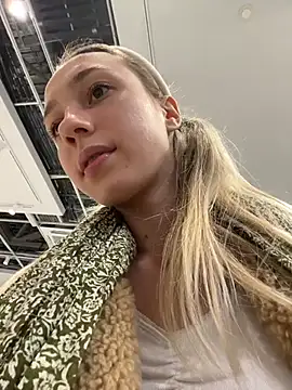 Lia  Love online show from October 10, 2025, 12:15 pm