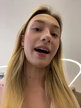 Lia  Love online show from November 13, 2025, 12:15 pm