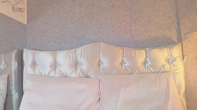 GABYTAYLOR  online show from April 17, 2026, 1:36 pm