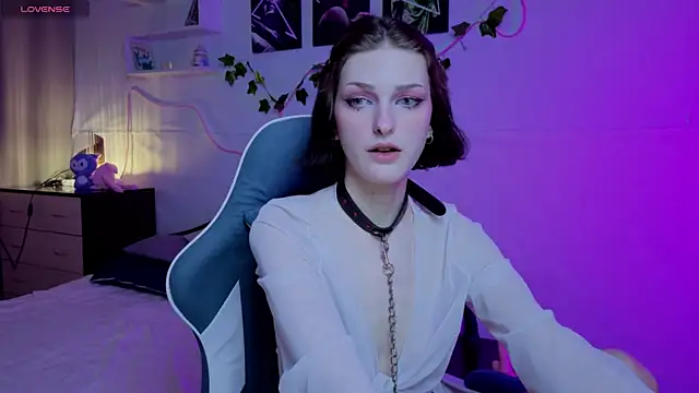 Snapshot of Sweet_Paradox chatting on September 15, 2025, 11:05 pm Sweet Paradox online show from September 15, 2025, 11:05 pm