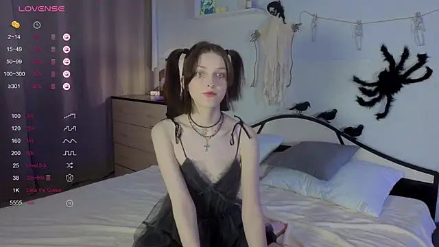 Snapshot of Sweet_Paradox chatting on October 20, 2025, 10:10 pm Sweet Paradox online show from October 20, 2025, 10:10 pm