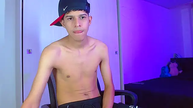 Snapshot of LiamGadiell chatting on January 7, 2025, 12:13 am LiamGadiell online show from January 7, 2025, 12:13 am