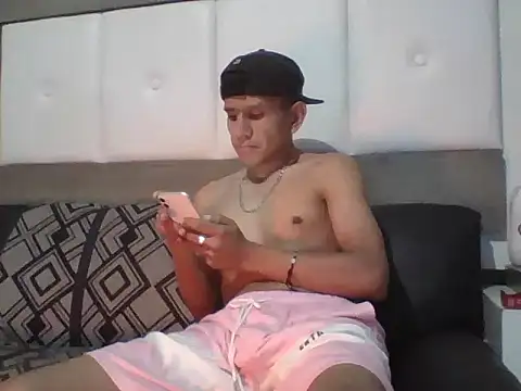 Snapshot of oiram27 chatting on November 27, 2025, 9:11 am oiram27 online show from November 27, 2025, 9:11 am