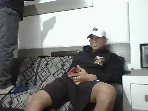 Snapshot of oiram27 chatting on December 1, 2025, 1:27 pm oiram27 online show from December 1, 2025, 1:27 pm