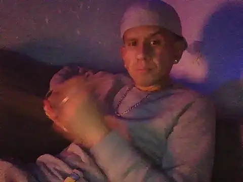 Snapshot of oiram27 chatting on December 15, 2025, 7:12 am oiram27 online show from December 15, 2025, 7:12 am