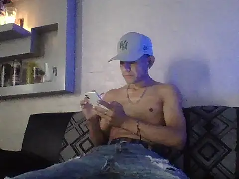 Snapshot of oiram27 chatting on December 16, 2025, 9:20 pm oiram27 online show from December 16, 2025, 9:20 pm