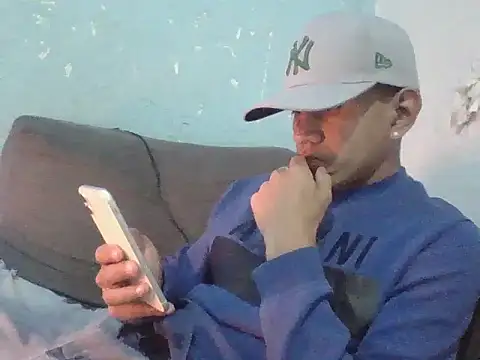 Snapshot of oiram27 chatting on December 20, 2025, 8:21 am oiram27 online show from December 20, 2025, 8:21 am