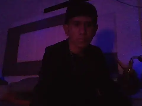 Snapshot of oiram27 chatting on December 21, 2025, 1:46 am oiram27 online show from December 21, 2025, 1:46 am