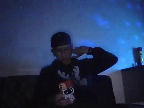 Snapshot of oiram27 chatting on December 22, 2025, 12:57 pm oiram27 online show from December 22, 2025, 12:57 pm