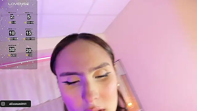 Snapshot of Aliison_Smith chatting on March 9, 2025, 5:11 am Aliison Smith online show from March 9, 2025, 5:11 am