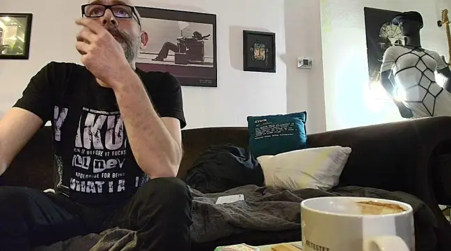 Snapshot of Kingsscepter chatting on February 6, 2025, 10:43 pm Kingsscepter online show from February 6, 2025, 10:43 pm