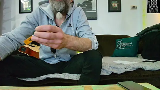 Snapshot of Kingsscepter chatting on February 22, 2025, 7:47 pm Kingsscepter online show from February 22, 2025, 7:47 pm