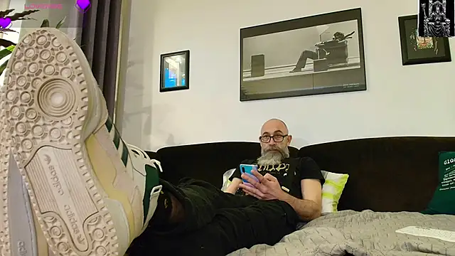 Snapshot of Kingsscepter chatting on February 23, 2025, 5:29 pm Kingsscepter online show from February 23, 2025, 5:29 pm